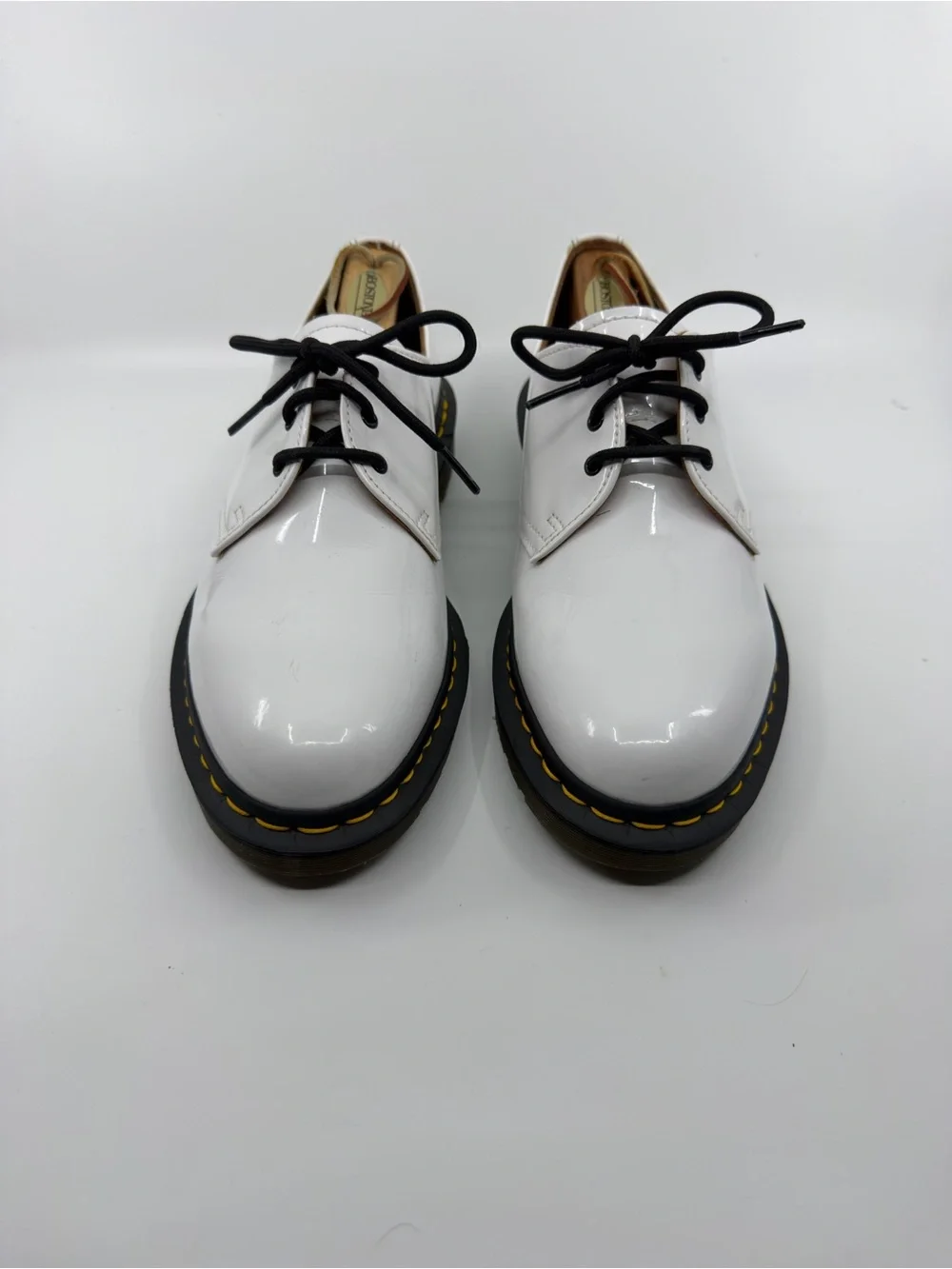Dr. Martens 1461 Oxford shoes featuring a white patent leather upper SZ 10